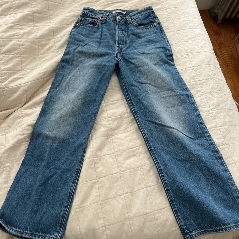 Levi’s ribcage straight leg ankle jeans in size 25 👖
